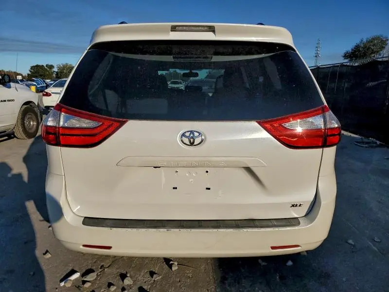 2015 TOYOTA SIENNA XLE  