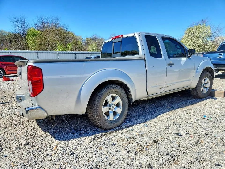 2013 NISSAN FRONTIER S  