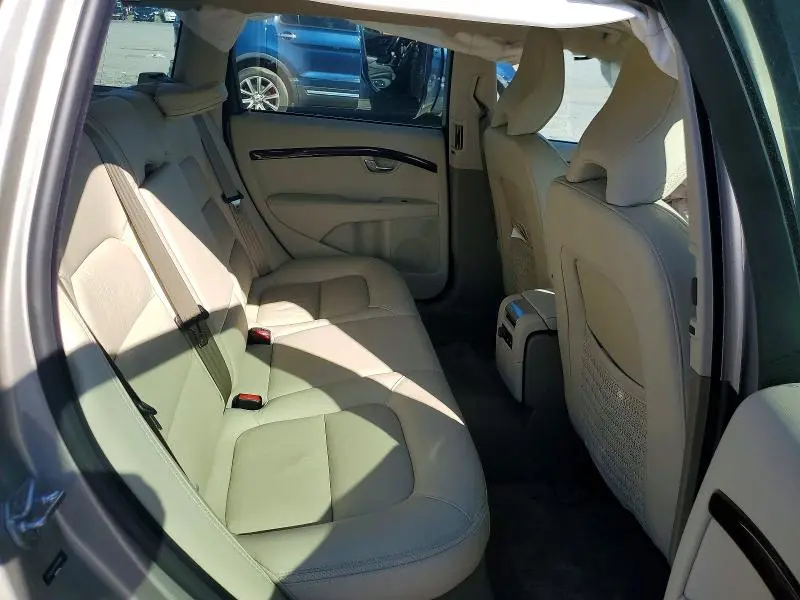 2014 VOLVO XC70 3.2  