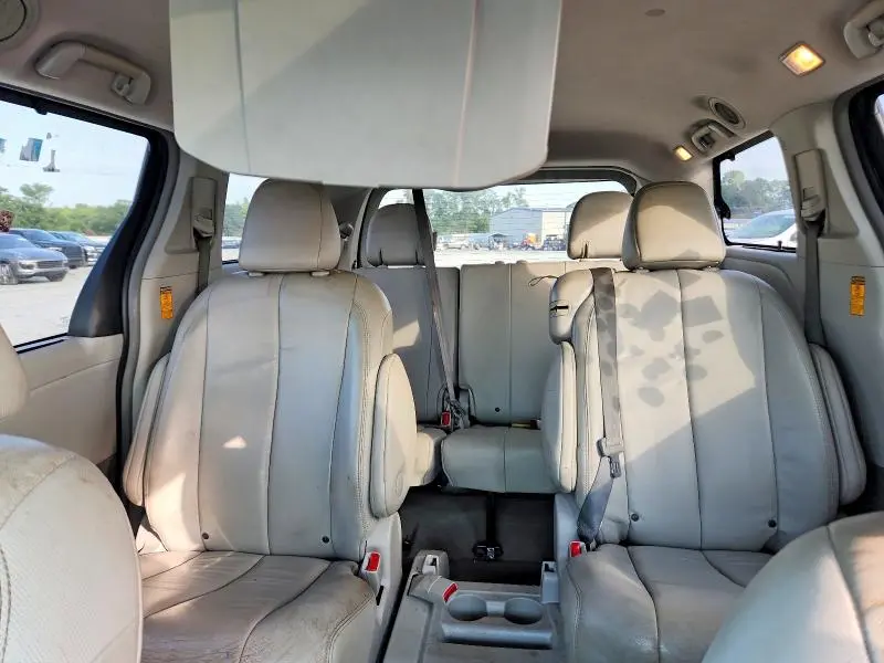 2013 TOYOTA SIENNA XLE 8-PASSENGER  