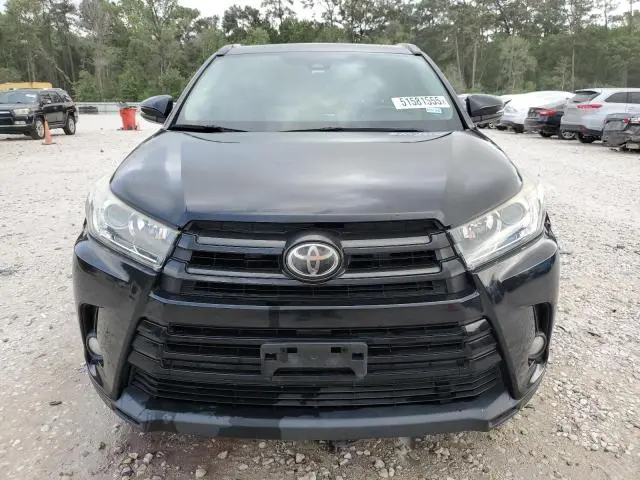 2017 TOYOTA HIGHLANDER SE