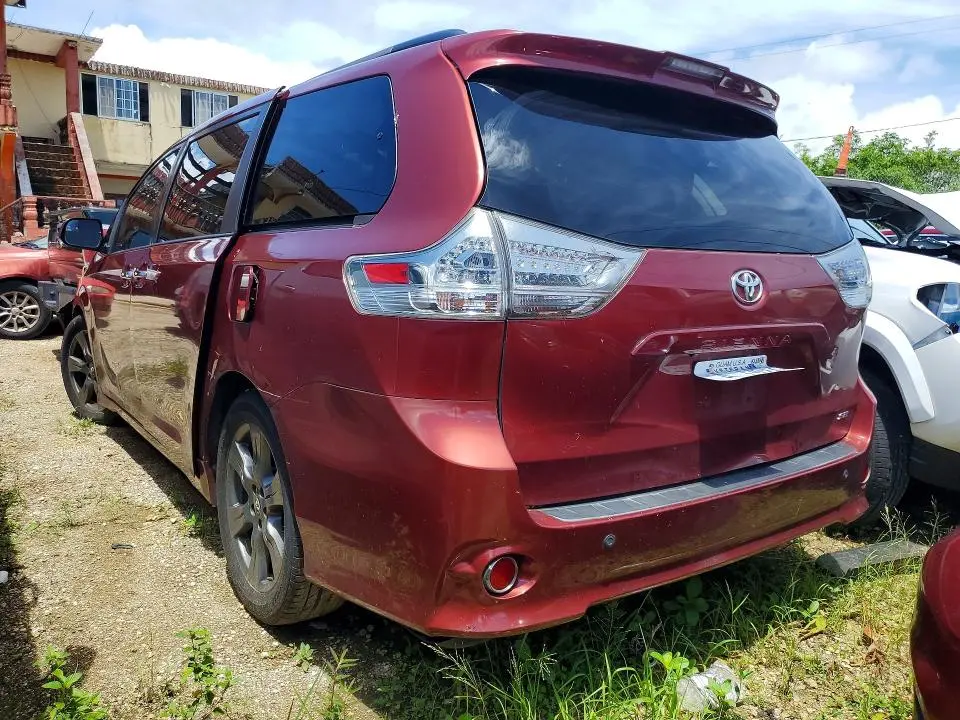 2019 TOYOTA SIENNA SE 8-PASSENGER  
