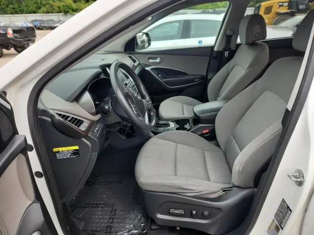 2017 HYUNDAI SANTA FE SE  