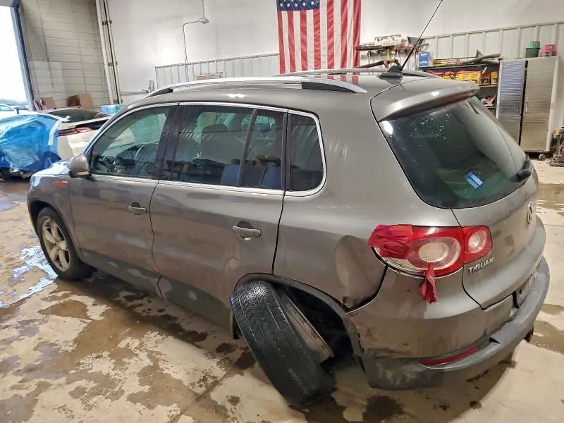 2010 VOLKSWAGEN TIGUAN SE  