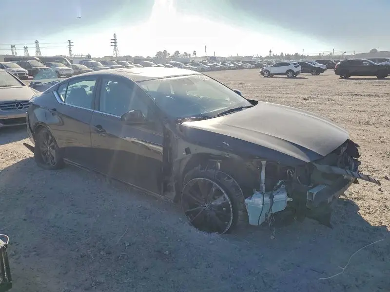 2022 NISSAN ALTIMA SR  