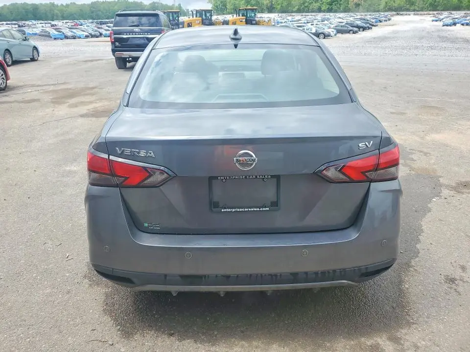 2021 NISSAN VERSA SV  