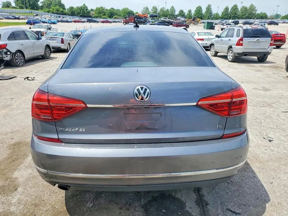 2016 VOLKSWAGEN PASSAT SE  