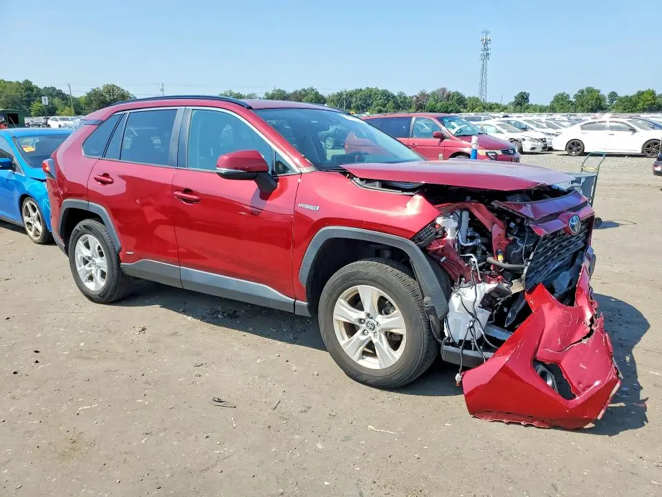 2021 TOYOTA RAV4 XLE  