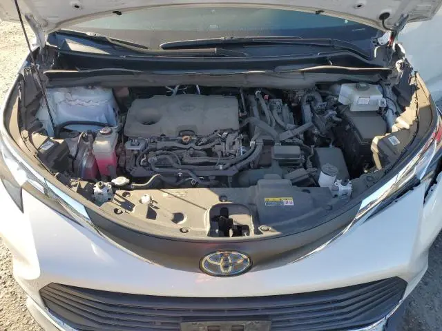 2021 TOYOTA SIENNA XLE  