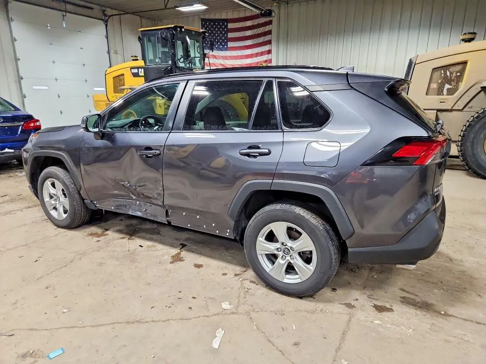 2020 TOYOTA RAV4 XLE  