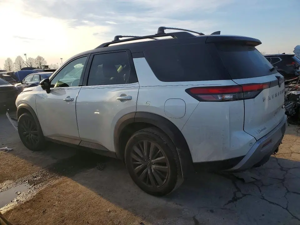 2024 NISSAN PATHFINDER SL  