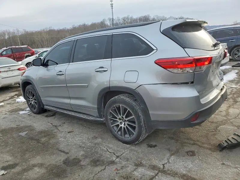 2017 TOYOTA HIGHLANDER SE  