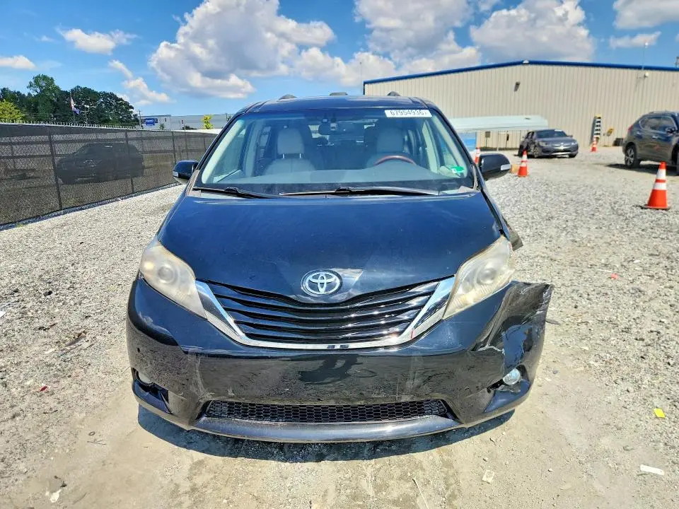 2013 TOYOTA SIENNA LIMITED 7-PASSENGER  