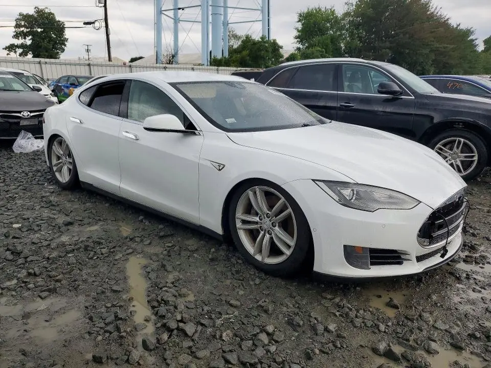 2015 TESLA MODEL S   