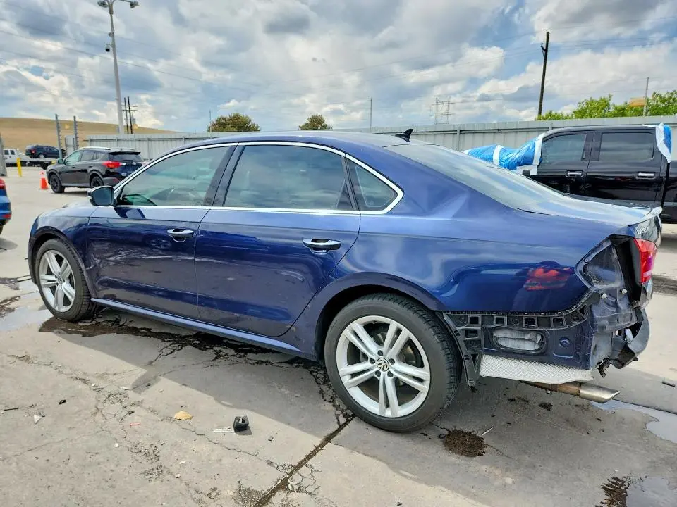 2015 VOLKSWAGEN PASSAT SE  