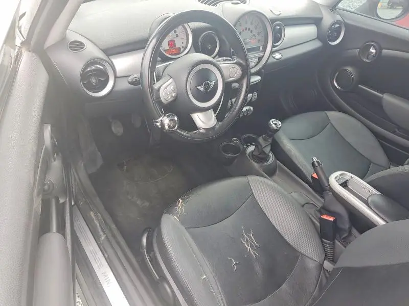 2010 MINI COOPER   