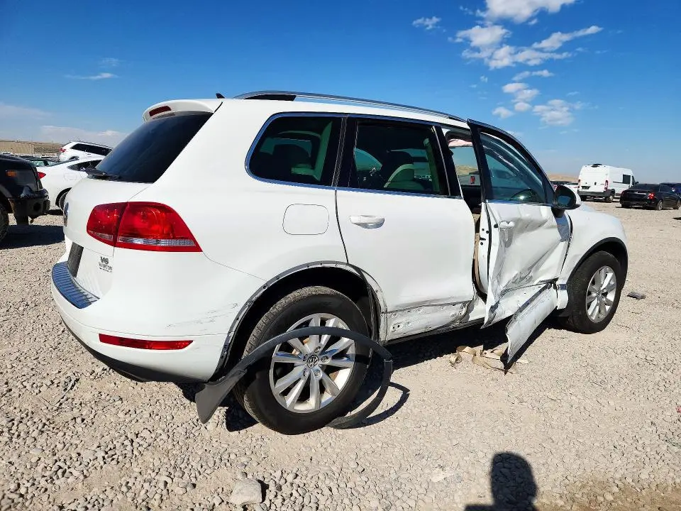 2013 VOLKSWAGEN TOUAREG V6  
