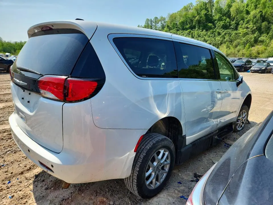 2023 CHRYSLER VOYAGER LX  