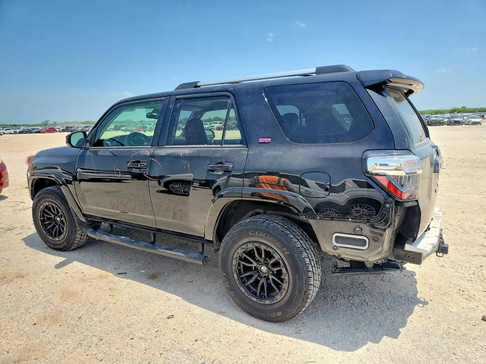 2021 TOYOTA 4RUNNER SR5  