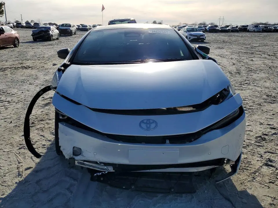 2024 TOYOTA PRIUS LE  