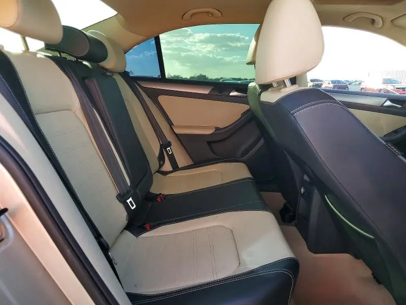 2013 VOLKSWAGEN JETTA SEL  