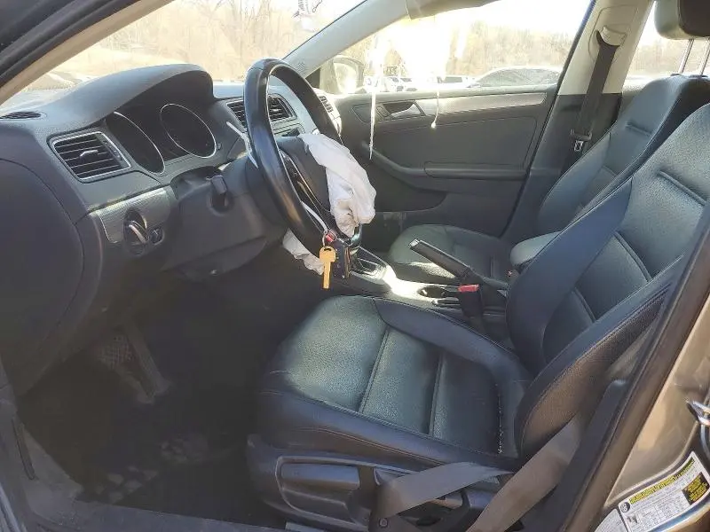 2015 VOLKSWAGEN JETTA SE  