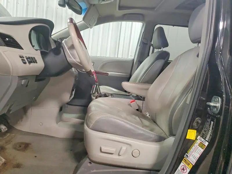 2012 TOYOTA SIENNA XLE  