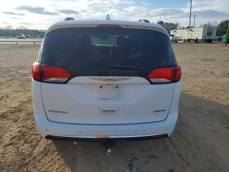2017 CHRYSLER PACIFICA LIMITED  