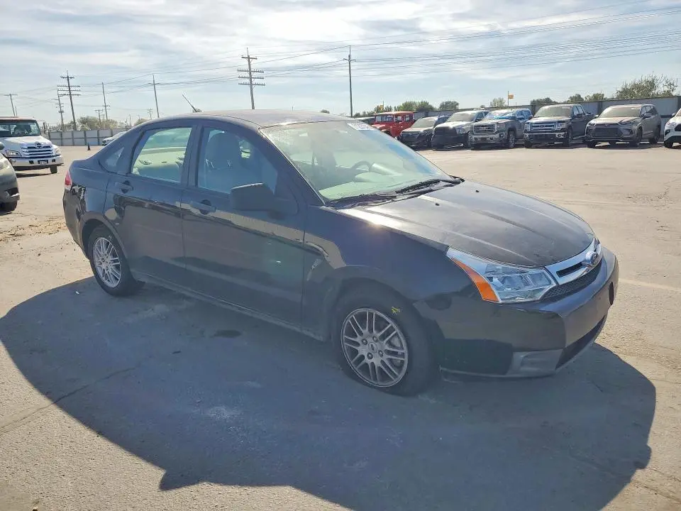 2010 FORD FOCUS SE  