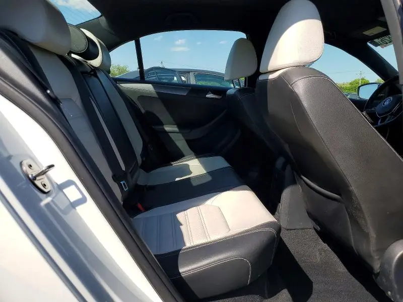 2016 VOLKSWAGEN JETTA SPORT  
