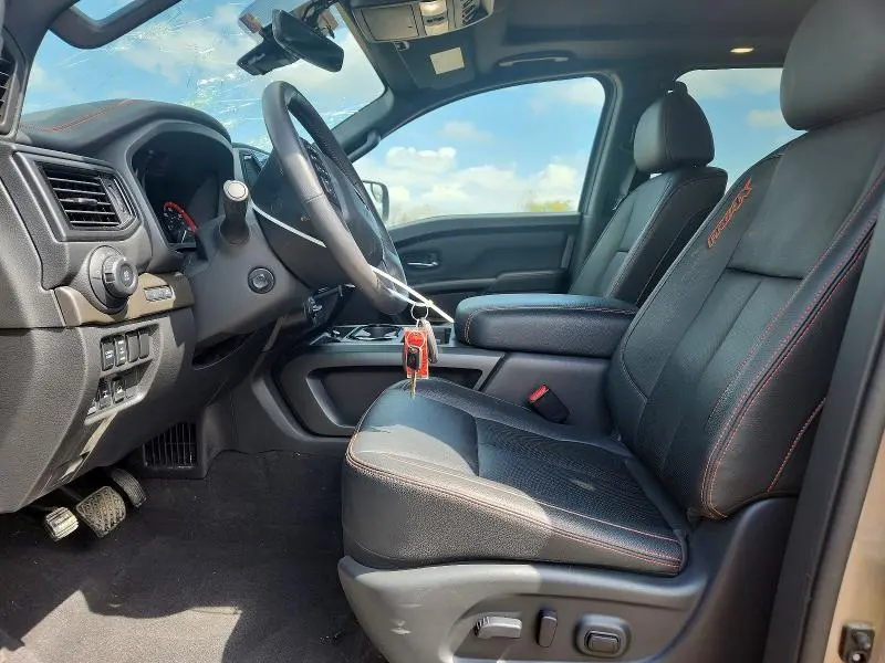 2024 NISSAN TITAN PRO-4X  