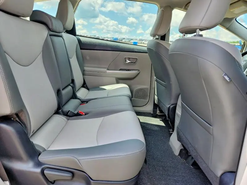 2017 TOYOTA PRIUS V FOUR  