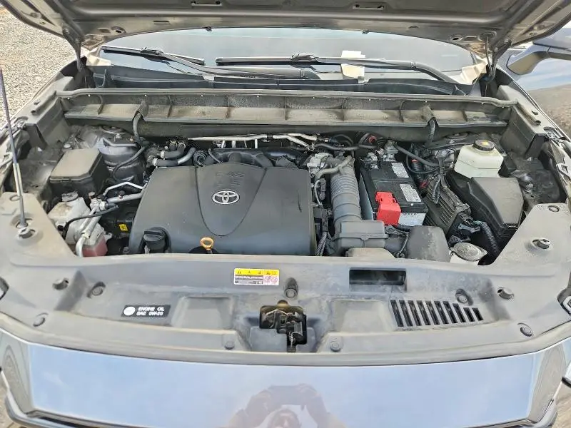 2021 TOYOTA HIGHLANDER LE  