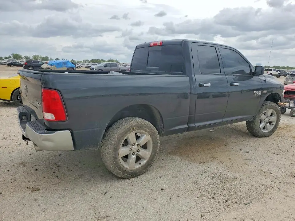 2016 RAM 1500 SLT  