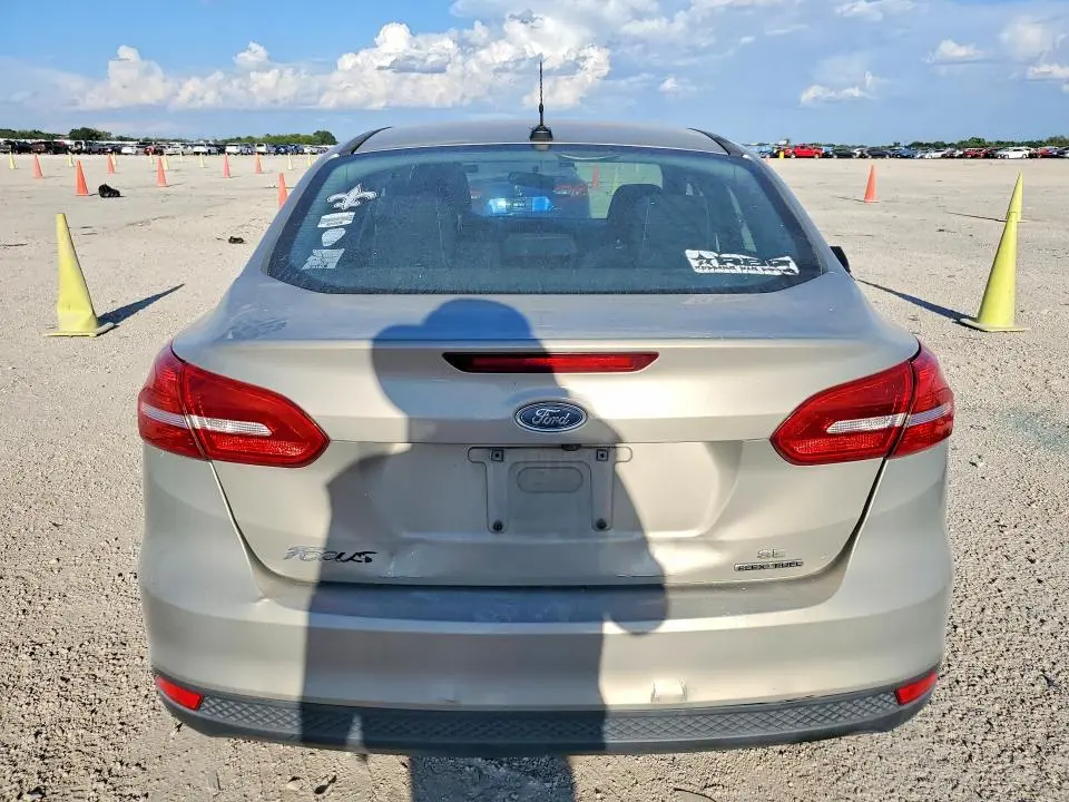 2015 FORD FOCUS SE  