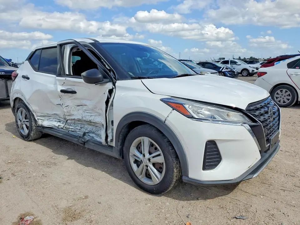 2021 NISSAN KICKS S  