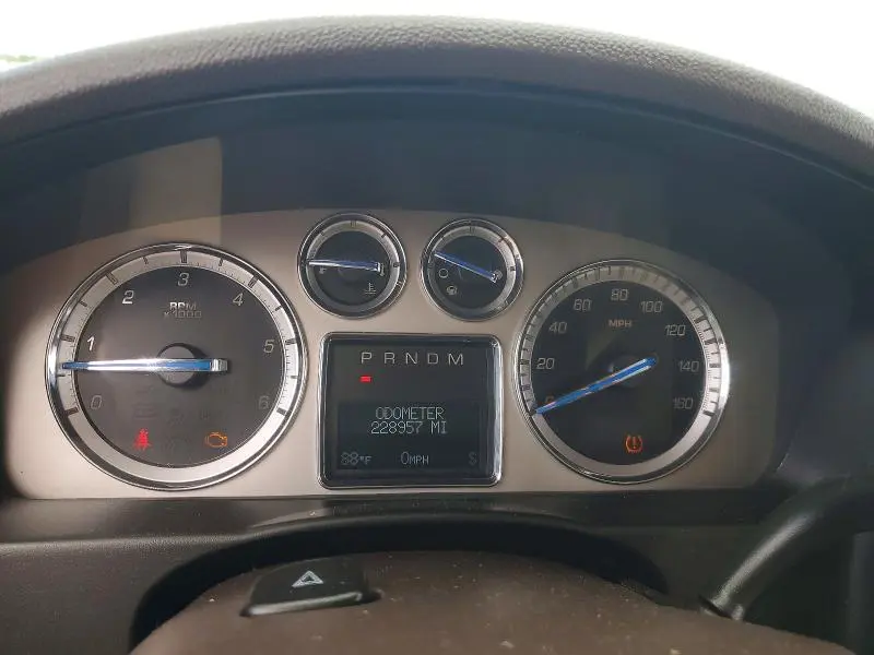 2010 CADILLAC ESCALADE LUXURY  