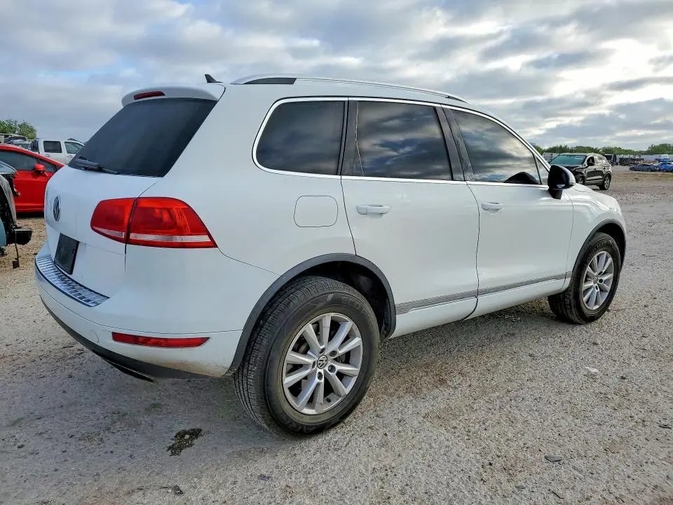 2013 VOLKSWAGEN TOUAREG   