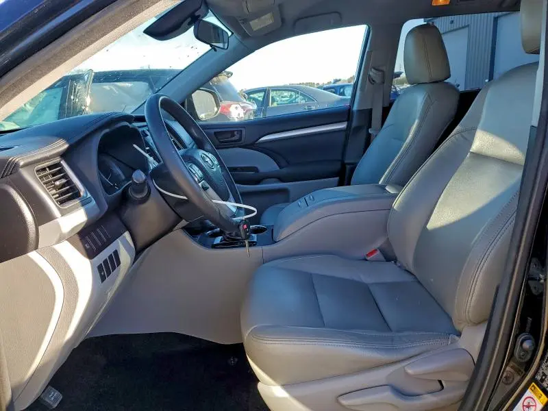 2018 TOYOTA HIGHLANDER LE  