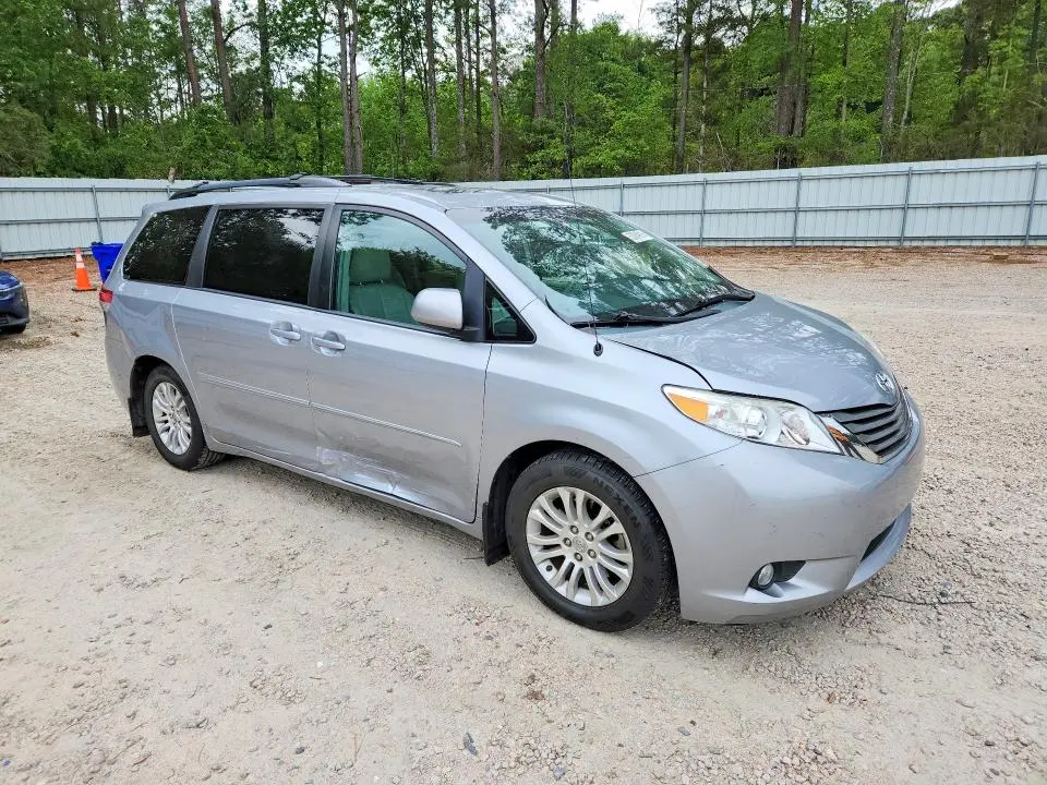 2013 TOYOTA SIENNA XLE 8-PASSENGER  