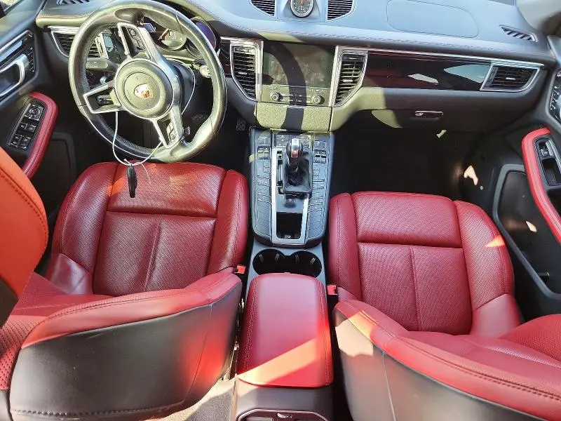 2018 PORSCHE MACAN   