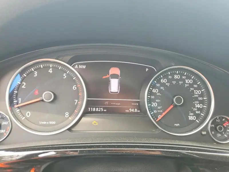 2011 VOLKSWAGEN TOUAREG V6  