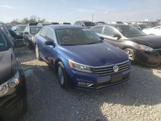 2017 VOLKSWAGEN PASSAT SE