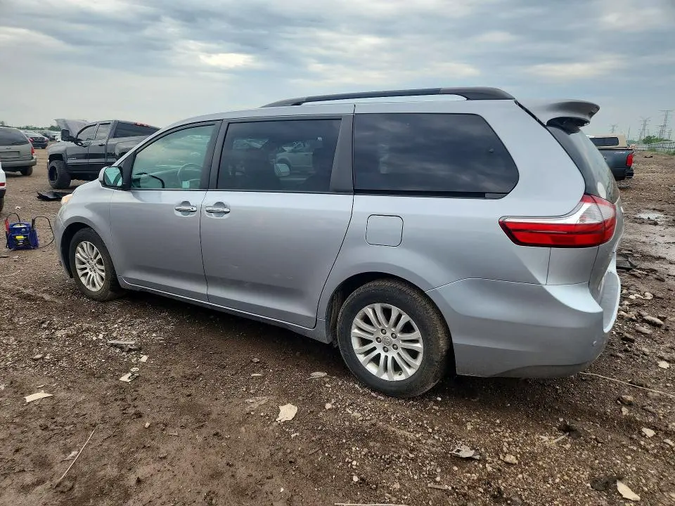 2015 TOYOTA SIENNA XLE 8-PASSENGER  
