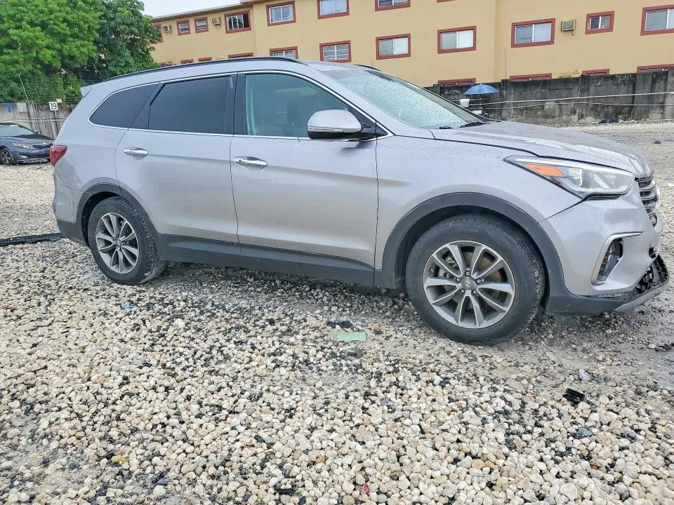 2017 HYUNDAI SANTA FE SE  