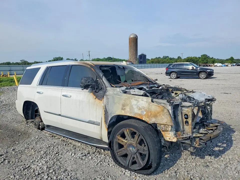 2017 CADILLAC ESCALADE LUXURY  