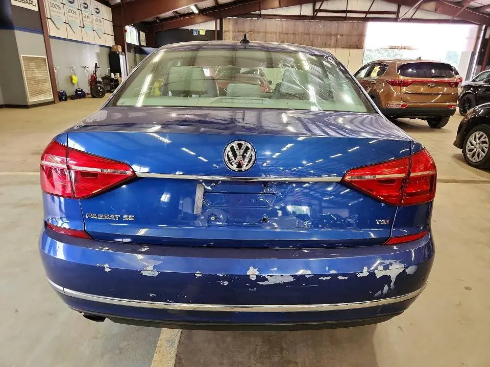 2016 VOLKSWAGEN PASSAT SE  