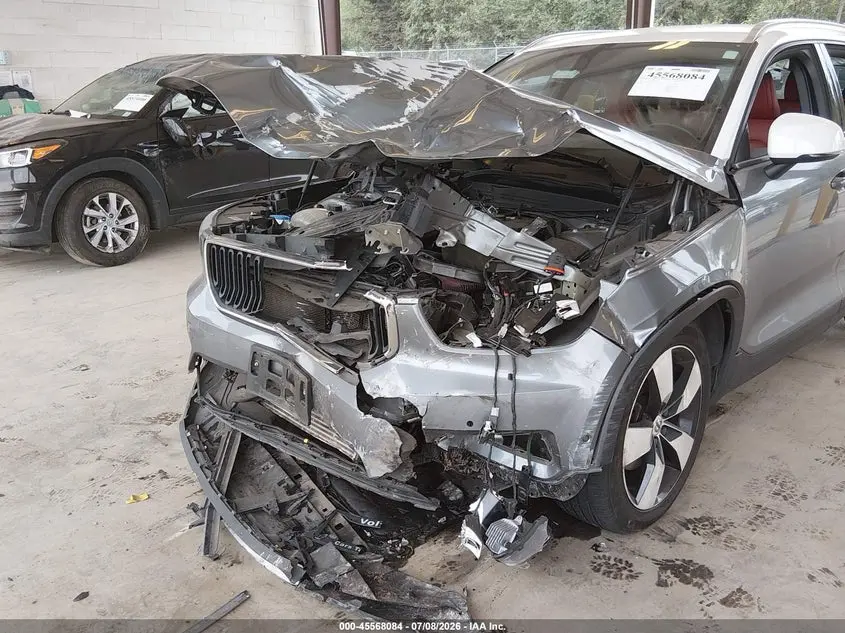 2019 VOLVO XC40 T5 MOMENTUM