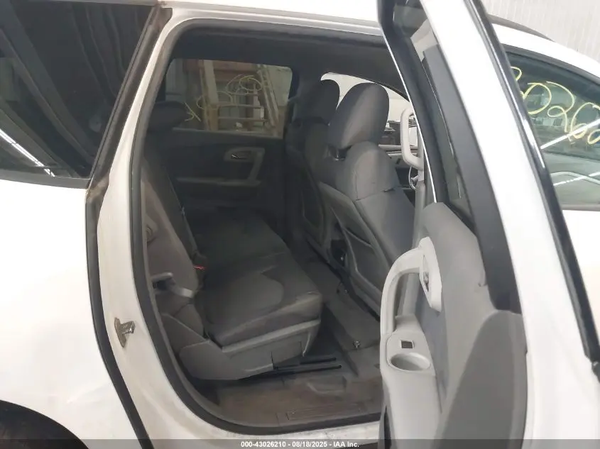 2011 CHEVROLET TRAVERSE LS