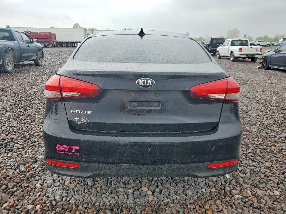 2017 KIA FORTE LX  